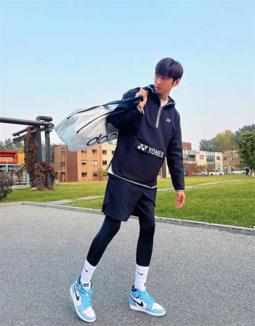 조던 1 레트로 하이 OG 유니버시티 블루 555088-134 photo review