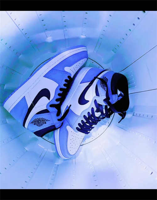 조던 1 레트로 하이 OG 유니버시티 블루 555088-134 photo review