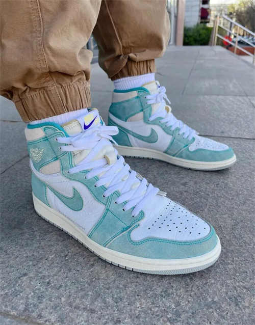 조던 1 레트로 하이 OG 유니버시티 블루 555088-134 photo review