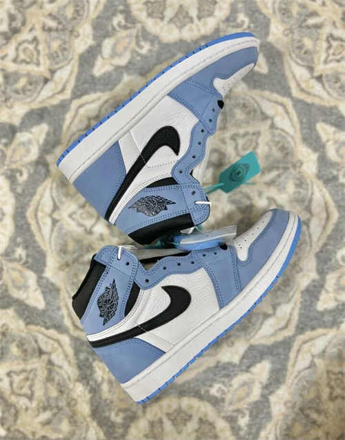 조던 1 레트로 하이 OG 유니버시티 블루 555088-134 photo review
