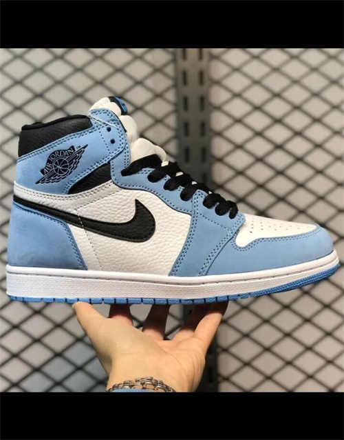 조던 1 레트로 하이 OG 유니버시티 블루 555088-134 photo review