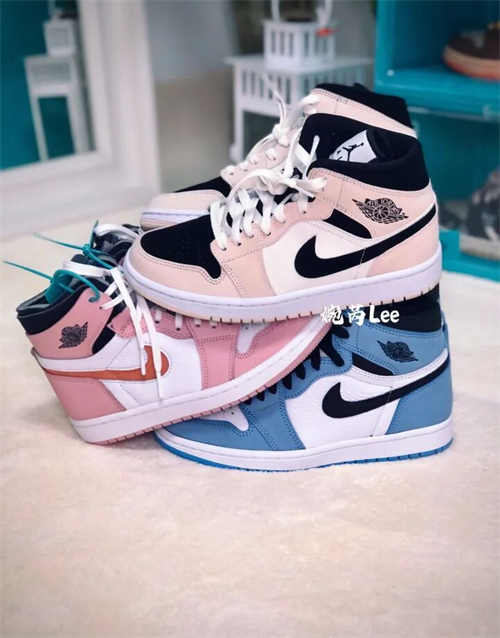 조던 1 레트로 하이 OG 유니버시티 블루 555088-134 photo review