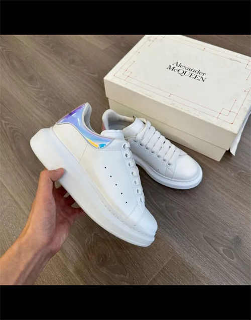 알렉산더 맥퀸 오버사이즈드 스니커즈 화이트 이리디센트 561726WHVI59375 photo review