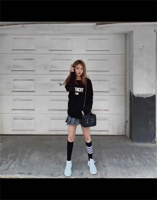 알렉산더 맥퀸 오버사이즈드 스니커즈 화이트 이리디센트 561726WHVI59375 photo review