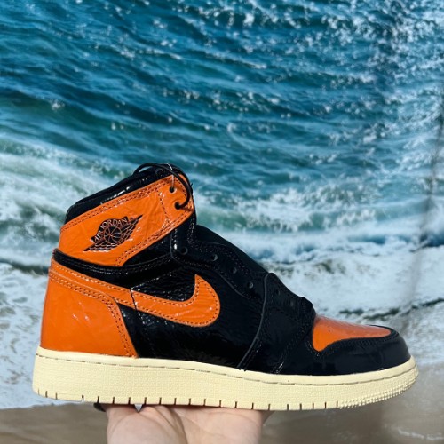 조던 1 레트로 하이 OG 쉐터드 백보드 3.0 575441-028 photo review