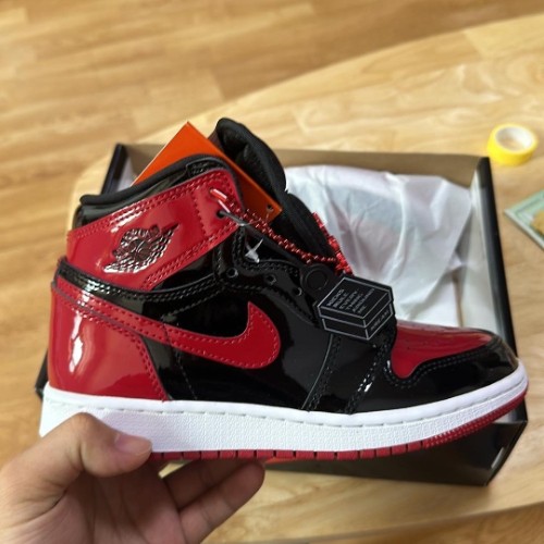 조던 1 레트로 하이 OG 페이턴트 브레드 575441-063 photo review