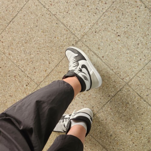 조던 1 레트로 하이 OG 블리치드 코랄 575441-108 photo review