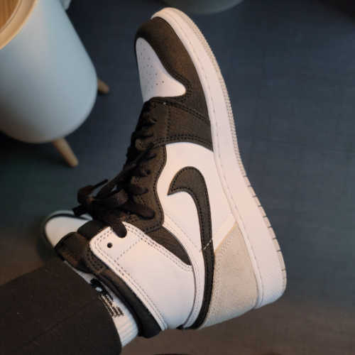 조던 1 레트로 하이 OG 블리치드 코랄 575441-108 photo review