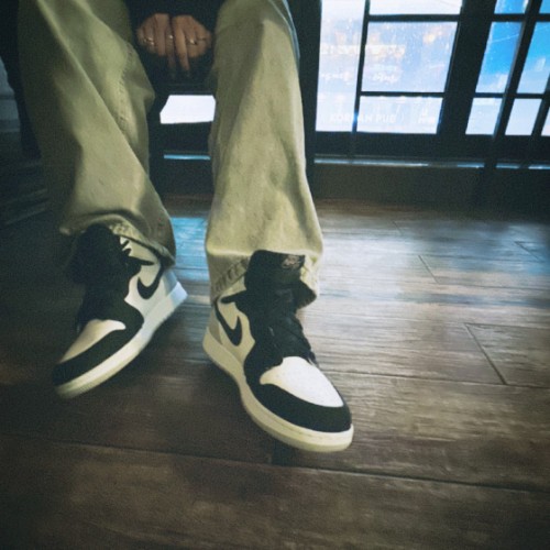 조던 1 레트로 하이 OG 블리치드 코랄 575441-108 photo review