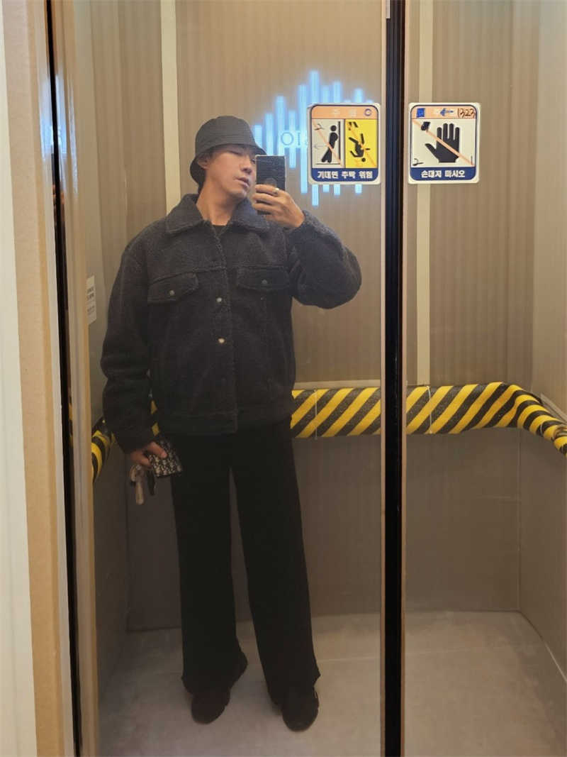 발렌시아가 스피드 트레이너 블랙 2021 645056W2DBP1013 photo review