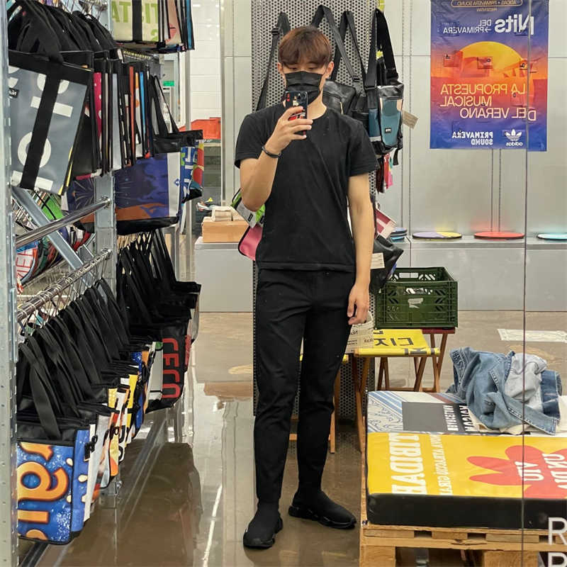 발렌시아가 스피드 트레이너 블랙 2021 645056W2DBP1013 photo review