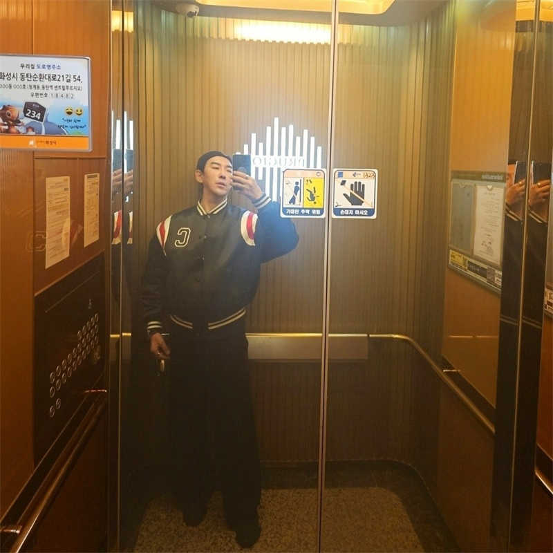 발렌시아가 스피드 트레이너 블랙 2021 645056W2DBP1013 photo review