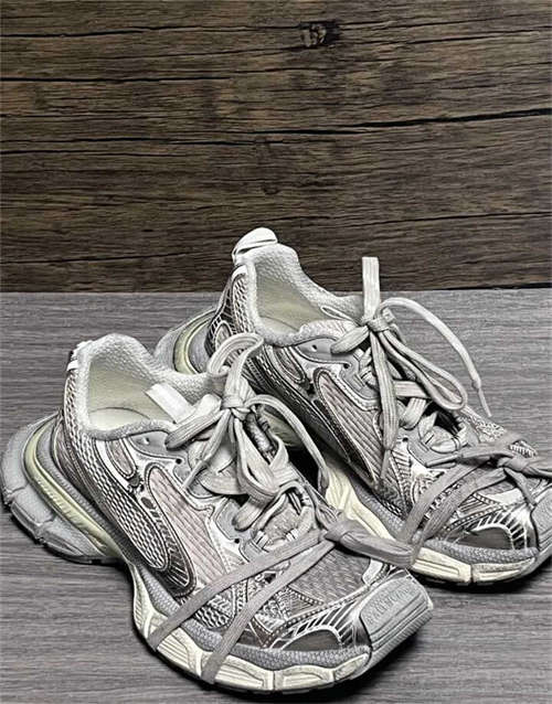 발렌시아가 3XL 스니커즈 라이트 베이지 734731W3XL49191 photo review