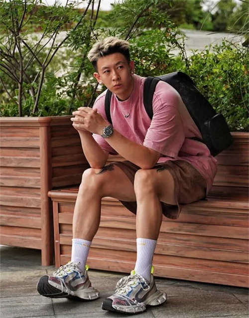 발렌시아가 3XL 스니커즈 그레이 화이트 레드 734731W3XL51219 photo review