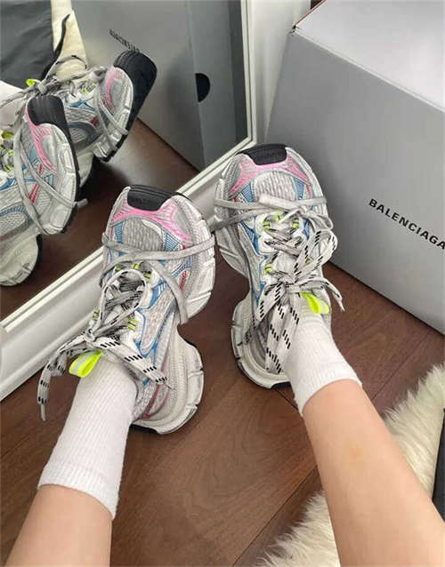 발렌시아가 3XL 스니커즈 그레이 화이트 레드 734731W3XL51219 photo review