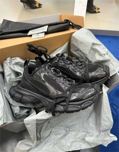 발렌시아가 3XL 스니커즈 블랙 734734W3XL11010 photo review