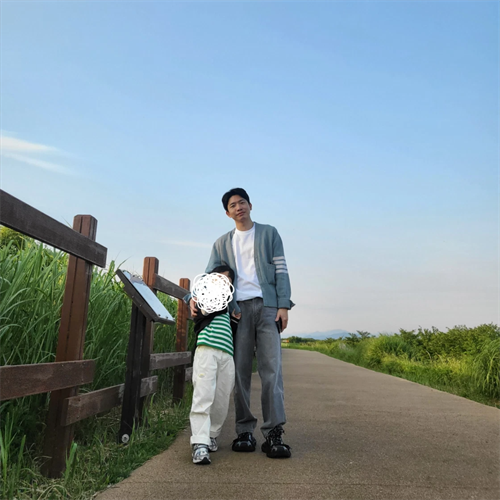 발렌시아가 3XL 스니커즈 블랙 화이트 734734W3XL11090 photo review