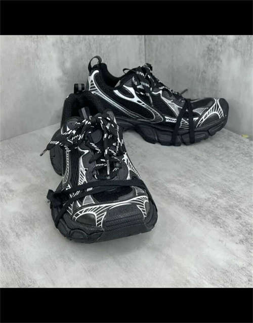 발렌시아가 3XL 스니커즈 블랙 화이트 734734W3XL11090 photo review