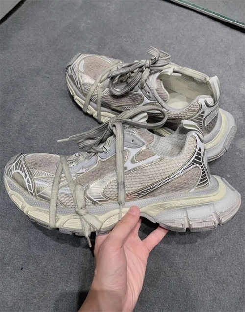 발렌시아가 3XL 스니커즈 옐로우 블랙 734734W3XL27010 photo review