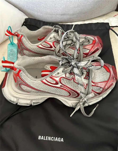 발렌시아가 3XL 스니커즈 옐로우 블랙 734734W3XL27010 photo review