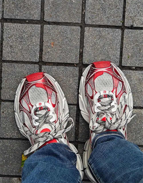 발렌시아가 3XL 스니커즈 옐로우 블랙 734734W3XL27010 photo review