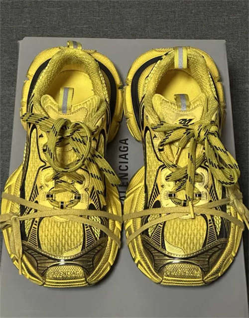 발렌시아가 3XL 스니커즈 화이트 레드 734734W3XL29060 photo review