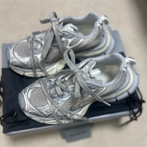 발렌시아가 3XL 스니커즈 라이트 베이지 734734W3XL49191 photo review