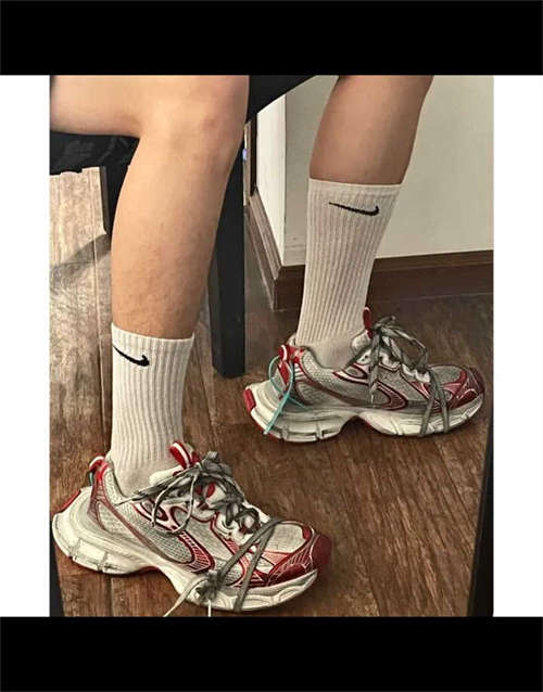 발렌시아가 3XL 스니커즈 원 아웃 화이트 레드 734734W3XL79060 photo review