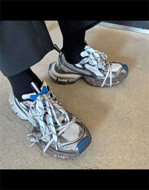 발렌시아가 3XL 스니커즈 원 아웃 화이트 레드 734734W3XL79060 photo review