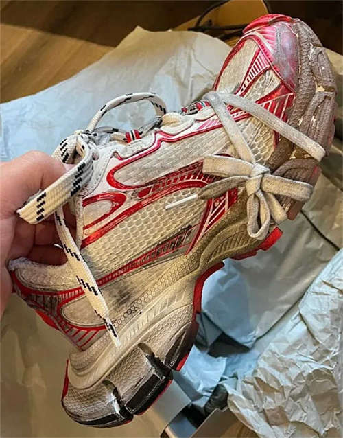 발렌시아가 3XL 스니커즈 원 아웃 화이트 레드 734734W3XL79060 photo review