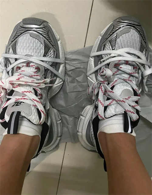 발렌시아가 3XL 뮬 그레이 화이트 레드 742672W3XL51219 photo review