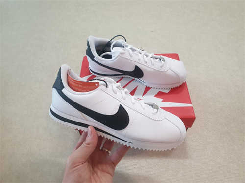 나이키 코르테즈 베이직 SL 화이트 블랙 904764-102 photo review