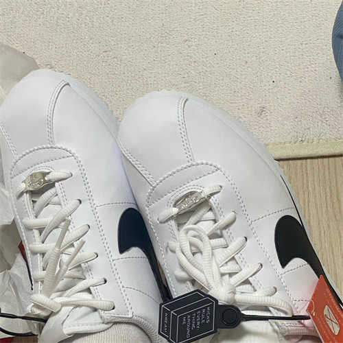 나이키 코르테즈 베이직 SL 화이트 블랙 904764-102 photo review