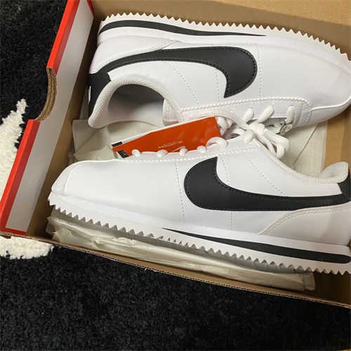 나이키 코르테즈 베이직 SL 화이트 블랙 904764-102 photo review