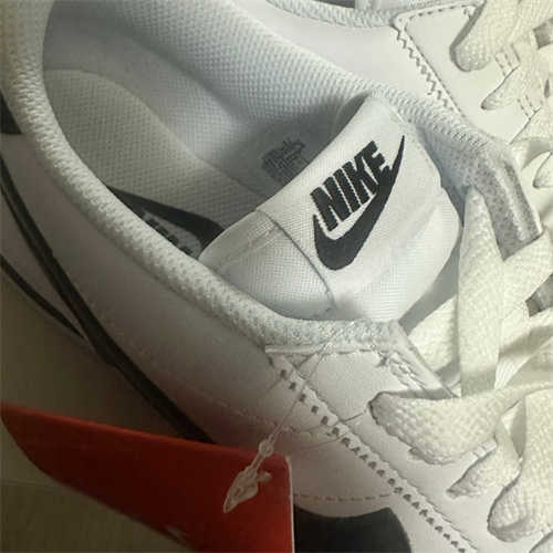 나이키 코르테즈 베이직 SL 화이트 블랙 904764-102 photo review