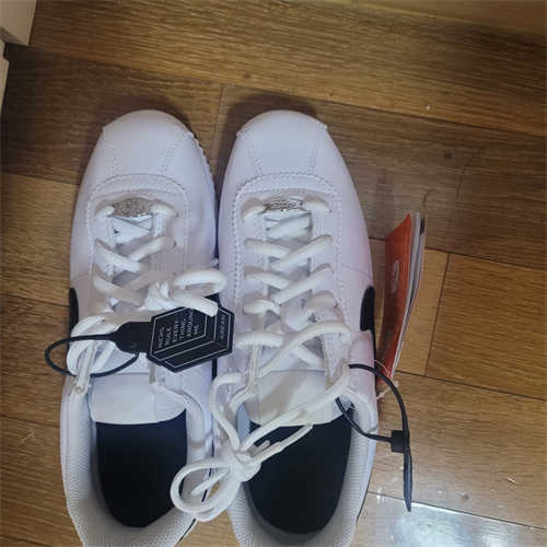 나이키 코르테즈 베이직 SL 화이트 블랙 904764-102 photo review