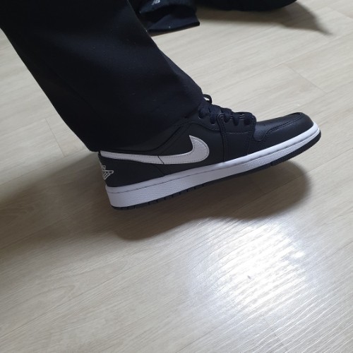 조던 1 로우 블랙 화이트 AO9944-001 photo review