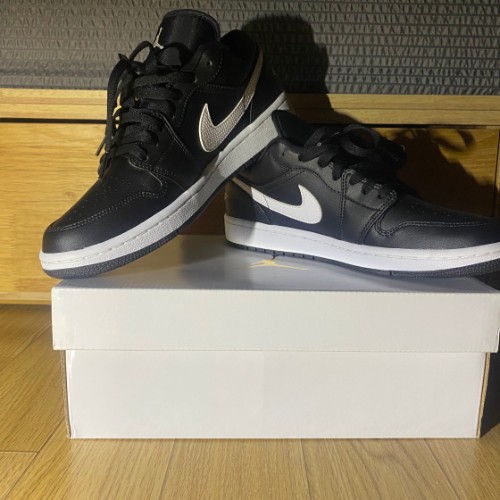 조던 1 로우 블랙 화이트 AO9944-001 photo review