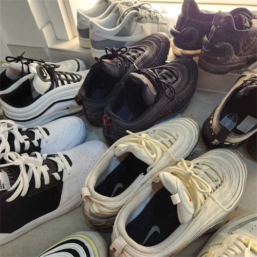 나이키 에어맥스 97 올 오버 프린트 블랙 레드 AR4259-001 photo review