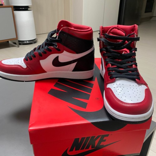 조던 1 레트로 하이 사틴 레드 CD0461-601 photo review