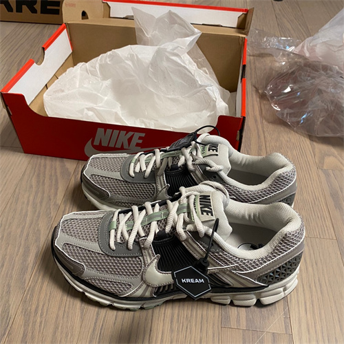 나이키 줌 보메로 5 다크 그레이 블랙 화이트 CI1694-001 photo review