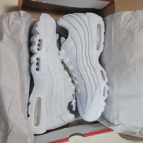 나이키 에어맥스 95 에센셜 트리플 화이트 CT1268-100 photo review