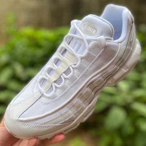 나이키 에어맥스 95 에센셜 트리플 화이트 CT1268-100 photo review