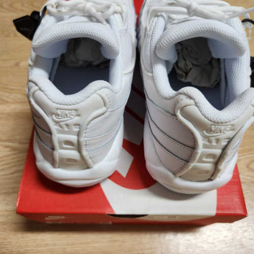 나이키 에어맥스 95 에센셜 트리플 화이트 CT1268-100 photo review