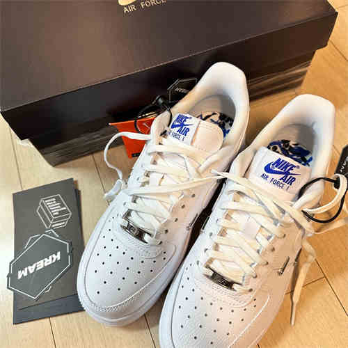 나이키 에어포스 1 로우 '07 LX 크롬 럭스 CT1990-100 photo review