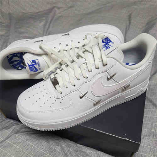 나이키 에어포스 1 로우 '07 LX 크롬 럭스 CT1990-100 photo review