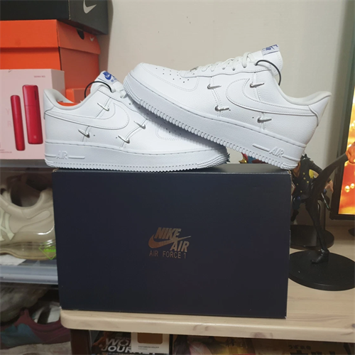 나이키 에어포스 1 로우 '07 LX 크롬 럭스 CT1990-100 photo review