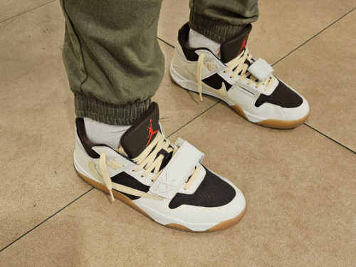 나이키 x 트래비스 스캇 SB 덩크 로우 CT5053-001 photo review