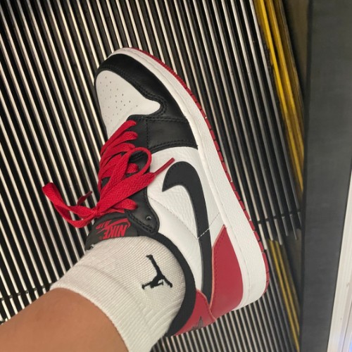 조던 1 레트로 로우 OG 블랙토 CZ0858-106 photo review