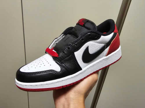 조던 1 레트로 로우 OG 블랙토 CZ0858-106 photo review